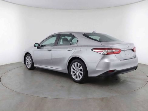 Used 2022 Toyota Camry LE image 5