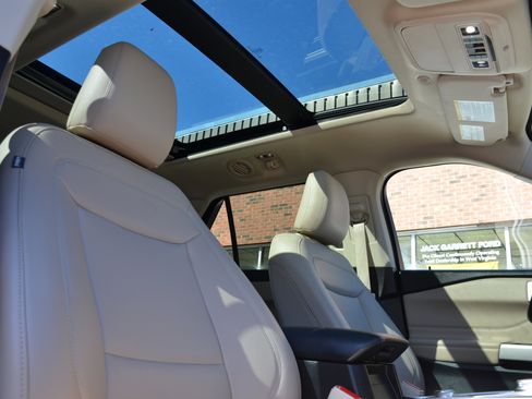 Used 2022 Ford Explorer XLT w/ Equipment Group 202A image 27