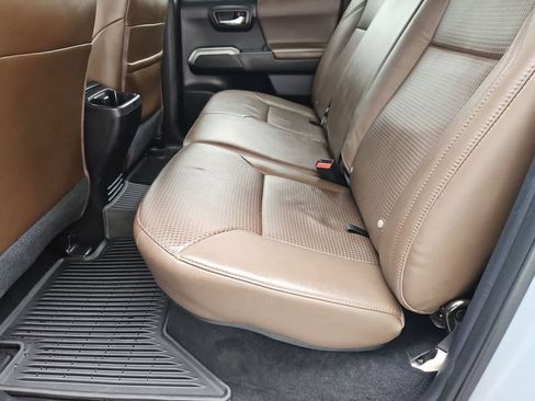 Used 2018 Toyota Tacoma Limited AWD/4WD image 20