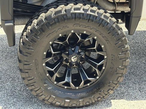 Used 2022 GMC Sierra 2500 AT4 w/ AT4 Premium Plus Package AWD/4WD image 10