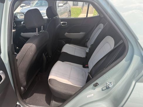 Used 2025 Hyundai Venue SEL FWD image 22