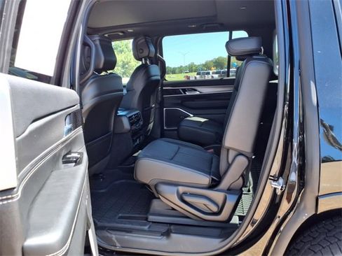 New 2025 Jeep Wagoneer Series II image 16