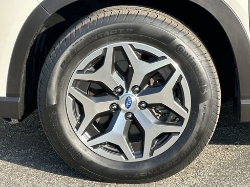 Used 2022 Subaru Forester Premium image 36