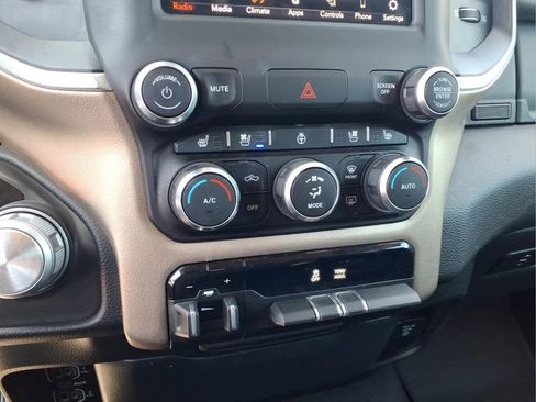 Used 2019 RAM 1500 Laramie AWD/4WD image 12