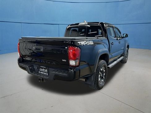 Used 2017 Toyota Tacoma TRD Off-Road AWD/4WD image 12
