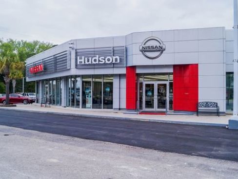 Used 2024 Nissan Titan SV image 6