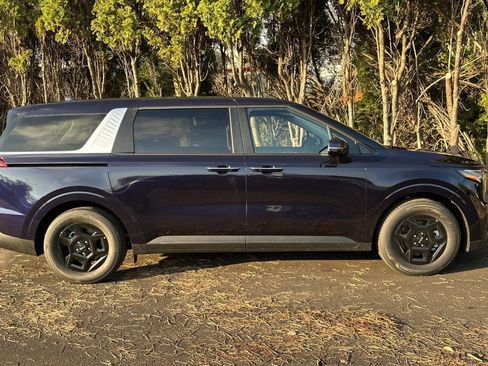 New 2026 Kia Carnival image 2