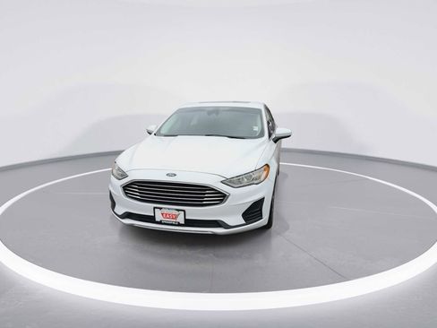 Used 2020 Ford Fusion SE FWD image 3