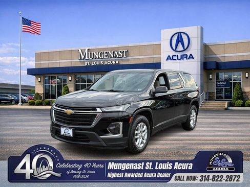 Used 2023 Chevrolet Traverse LS FWD image 1