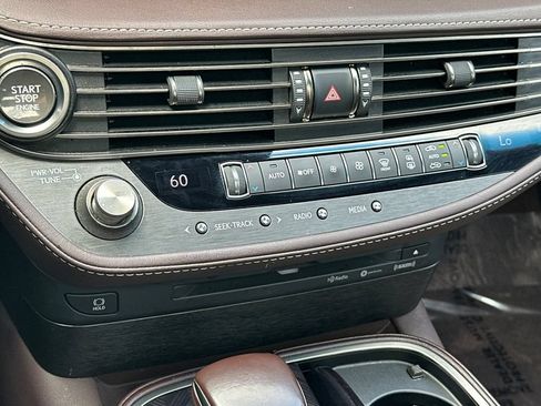 Used 2018 Lexus LS 500 w/ Luxury Package RWD image 20