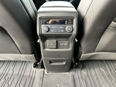 Used 2021 GMC Acadia Denali w/ Denali Ultimate Package image 13