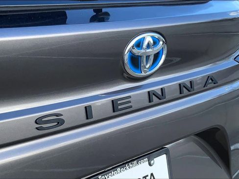Used 2023 Toyota Sienna XLE image 33