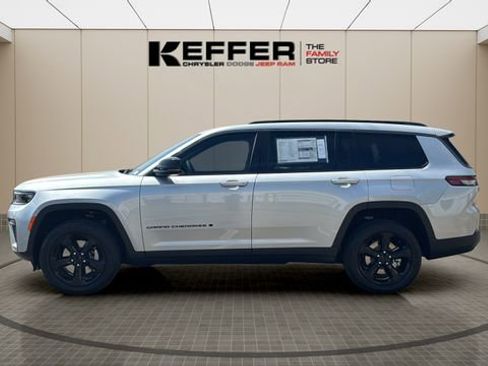 New 2026 Jeep Grand Cherokee L Limited AWD/4WD image 2
