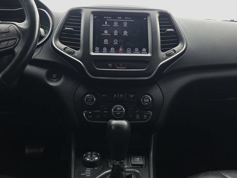 Used 2019 Jeep Cherokee Trailhawk AWD/4WD image 14