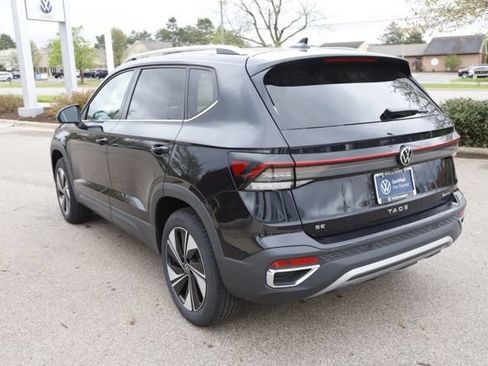 Used 2025 Volkswagen Taos SE w/ Panoramic Sunroof Package AWD/4WD image 5