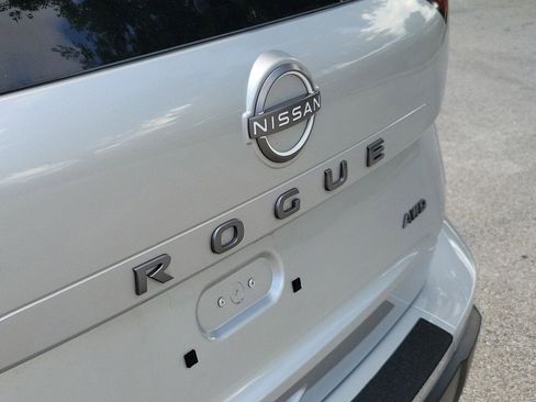 Used 2025 Nissan Rogue SV AWD/4WD image 6