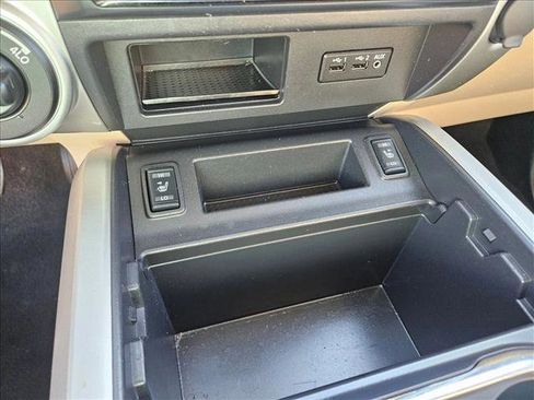 Used 2019 Nissan Titan SL image 14