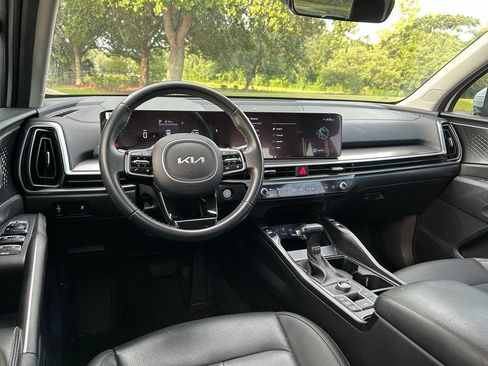 Used 2025 Kia Sorento S FWD image 13