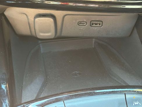 Used 2024 Chevrolet Trax RS w/ Sunroof Package FWD image 30