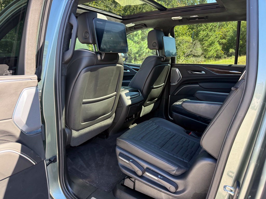 Used 2023 Cadillac Escalade ESV Sport Platinum w/ Heavy-Duty Trailer Package AWD/4WD image 27
