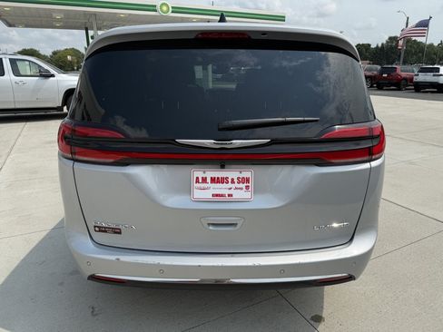 Used 2026 Chrysler Pacifica Limited FWD image 7