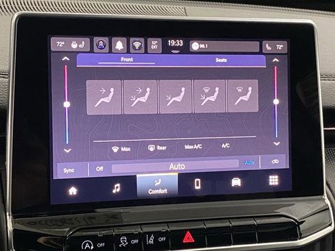 New 2025 Jeep Compass Latitude w/ Sun & Sound Group image 19