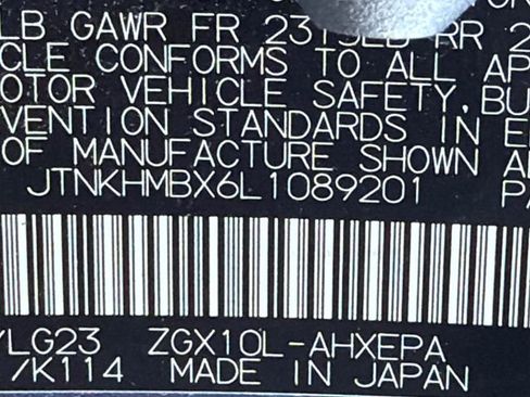 Used 2020 Toyota C-HR Limited FWD image 32