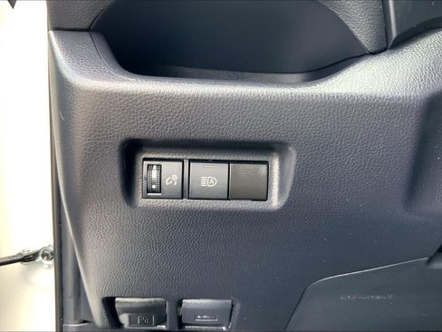 Used 2025 Toyota RAV4 XLE FWD image 33