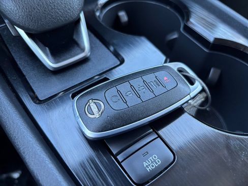 Used 2025 Nissan Rogue SV AWD/4WD image 21
