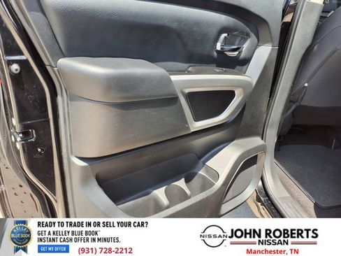 Used 2024 Nissan Titan SV RWD image 11