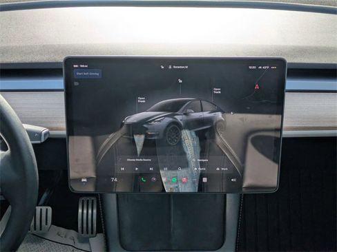 Used 2023 Tesla Model Y Performance image 18