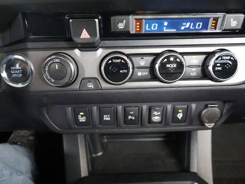 Used 2017 Toyota Tacoma TRD Sport w/ Premium & Technology Package AWD/4WD image 49