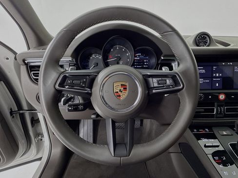 Certified 2025 Porsche Macan AWD/4WD image 15