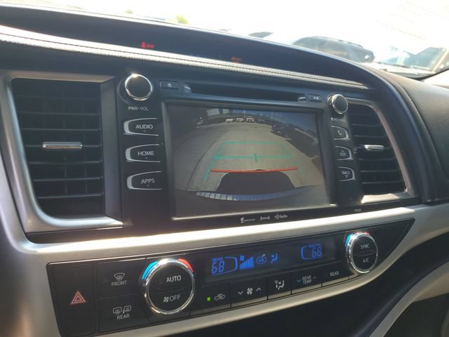 Used 2017 Toyota Highlander Plus AWD/4WD image 19