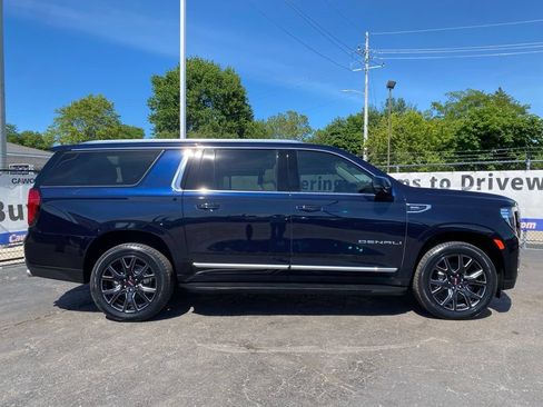 Used 2024 GMC Yukon XL Denali AWD/4WD image 2