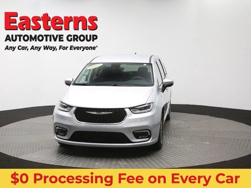 Used 2023 Chrysler Pacifica Touring-L FWD image 55