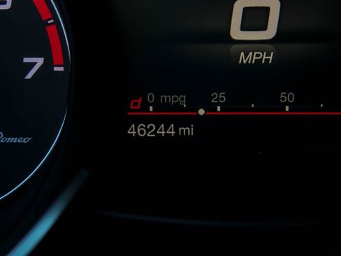 Used 2018 Alfa Romeo Stelvio AWD image 28