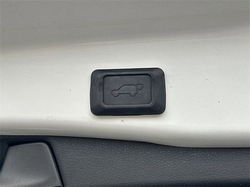 Certified 2020 Toyota RAV4 XLE w/ Convenience Package image 7