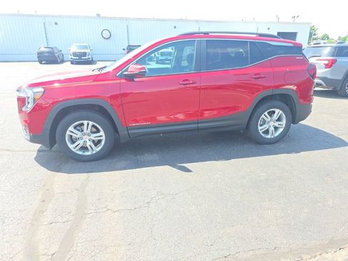 Used 2024 GMC Terrain SLE w/ Driver Convenience Package AWD/4WD image 1