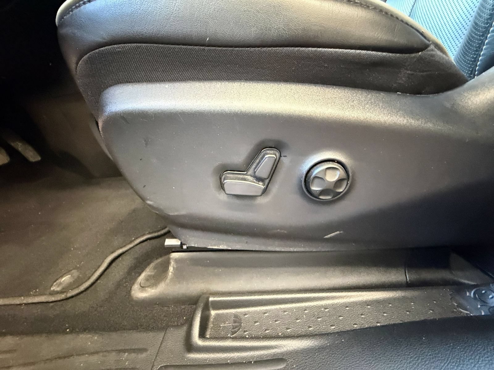 Used 2025 Chrysler Pacifica Limited FWD image 22
