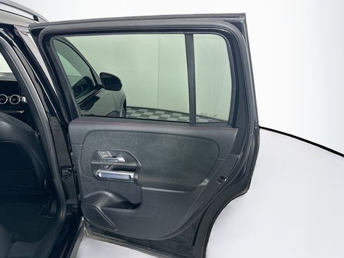 Used 2023 Mercedes-Benz GLB 250 image 30