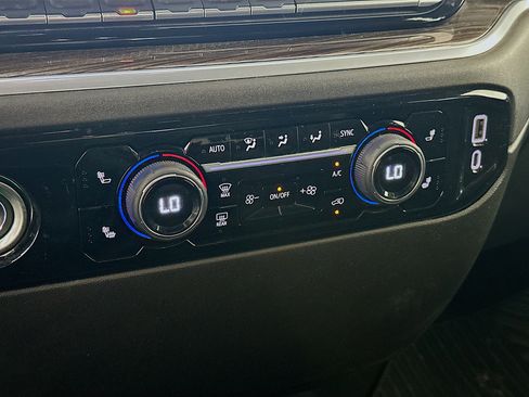 Used 2022 Chevrolet Silverado 1500 LT image 24