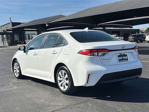 Used 2023 Toyota Corolla LE image 6