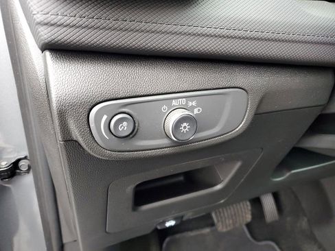 Used 2025 Chevrolet TrailBlazer LT image 11