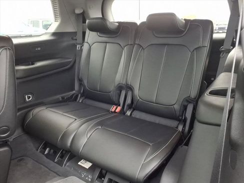 Used 2023 Jeep Grand Cherokee L Limited w/ Black Appearance Package image 27