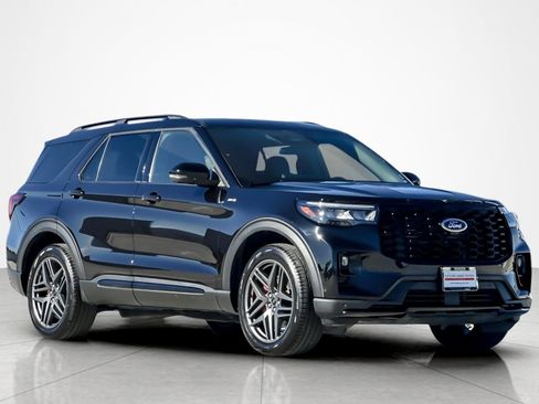 Used 2025 Ford Explorer ST-Line w/ ST-Line Street Pack image 7