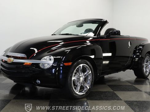 Used 2006 Chevrolet SSR w/ Preferred Equipment Group image 20