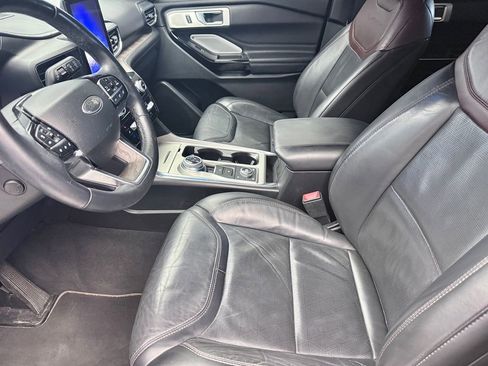 Used 2022 Ford Explorer Platinum w/ Equipment Group 601A image 10