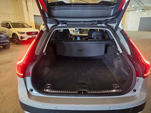 Certified 2025 Volvo V90 B6 Cross Country Plus AWD/4WD image 7