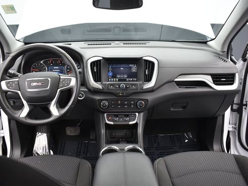 Used 2024 GMC Terrain SLE image 34